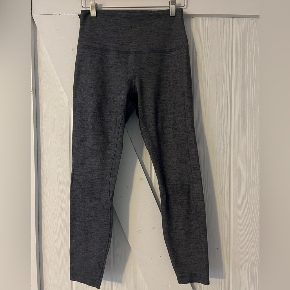 lululemon athletica Align High-Rise Legging 25”
Heathered Black
Size 8